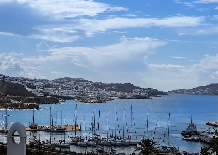 Rhenia Hotel Tourlos