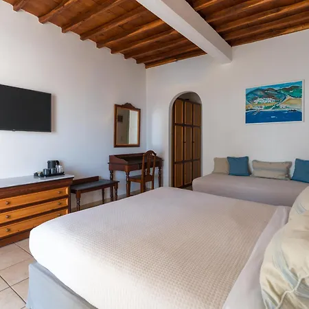 Rhenia Hotel Tourlos