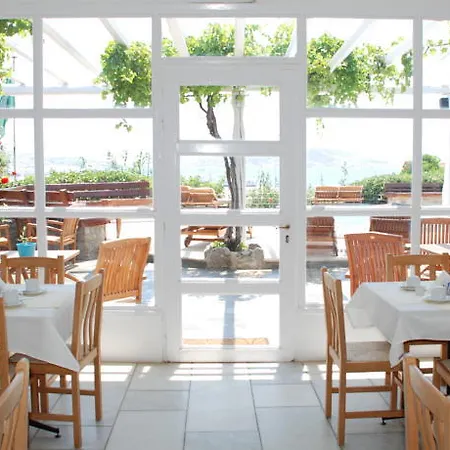 Rhenia Hotel Tourlos