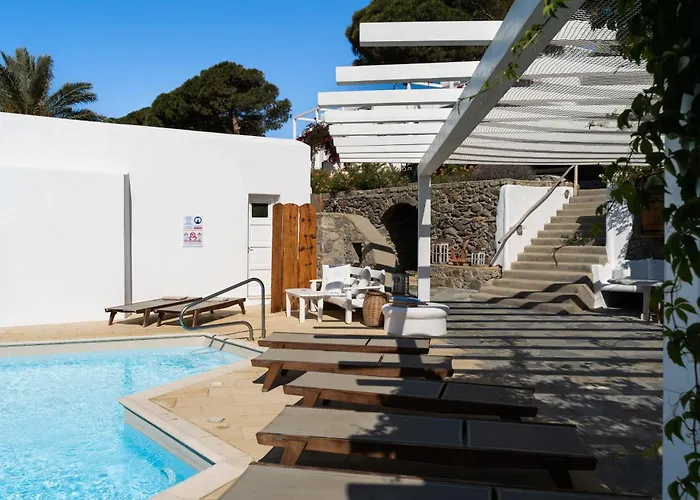 Rhenia Hotel Tourlos