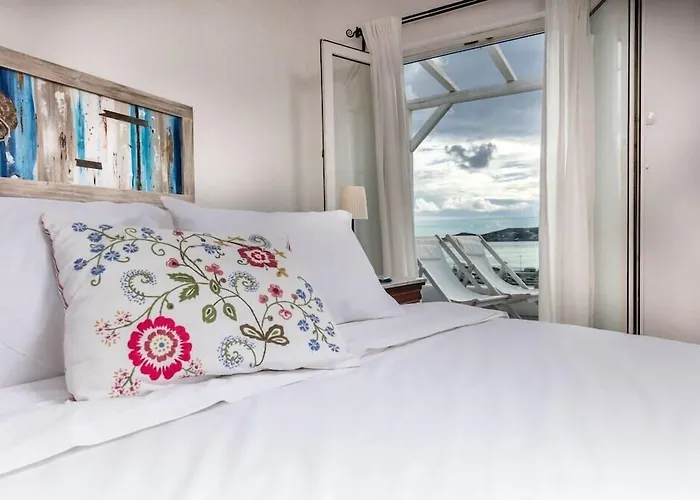 Rhenia Hotel Tourlos