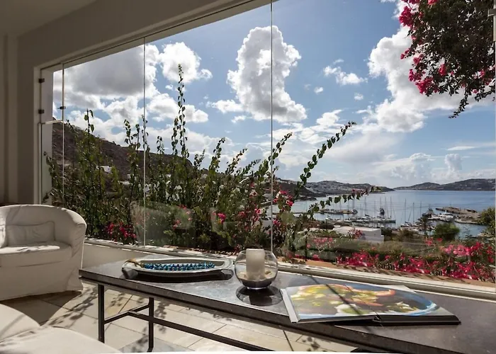 Rhenia Hotel Tourlos