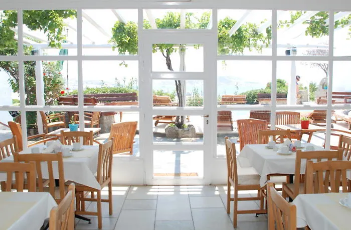 Rhenia Hotel Tourlos